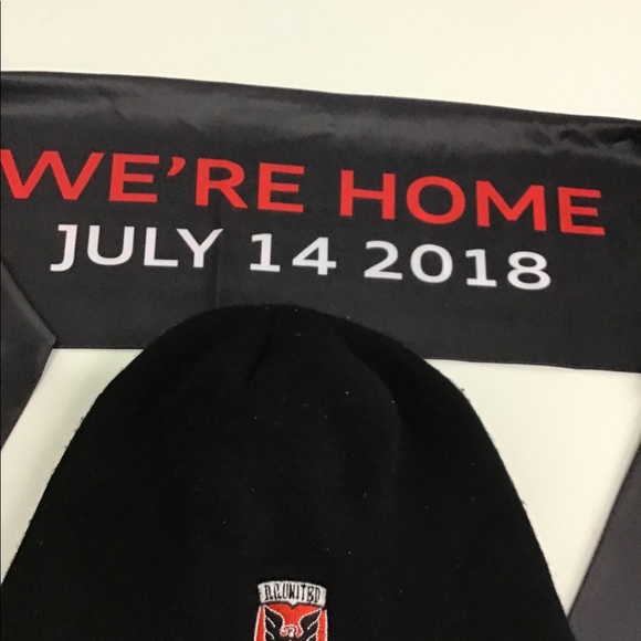 D.C. United Polyester Rally Scarf and Black Wool Hat - Picture 2 of 5